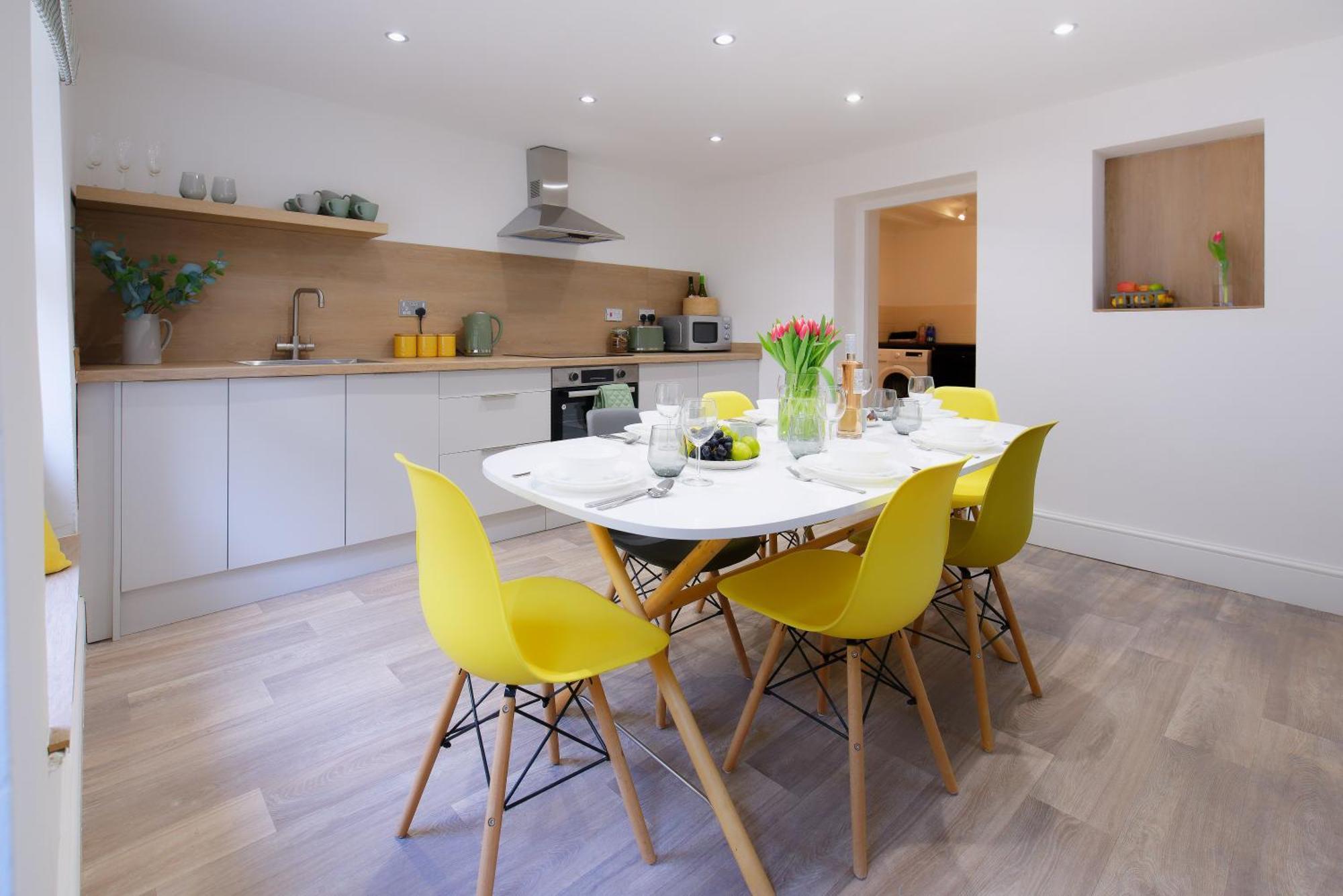 Stayright 3 Bed Home Near Hiking Trails & Parks Llwynypia Exteriör bild