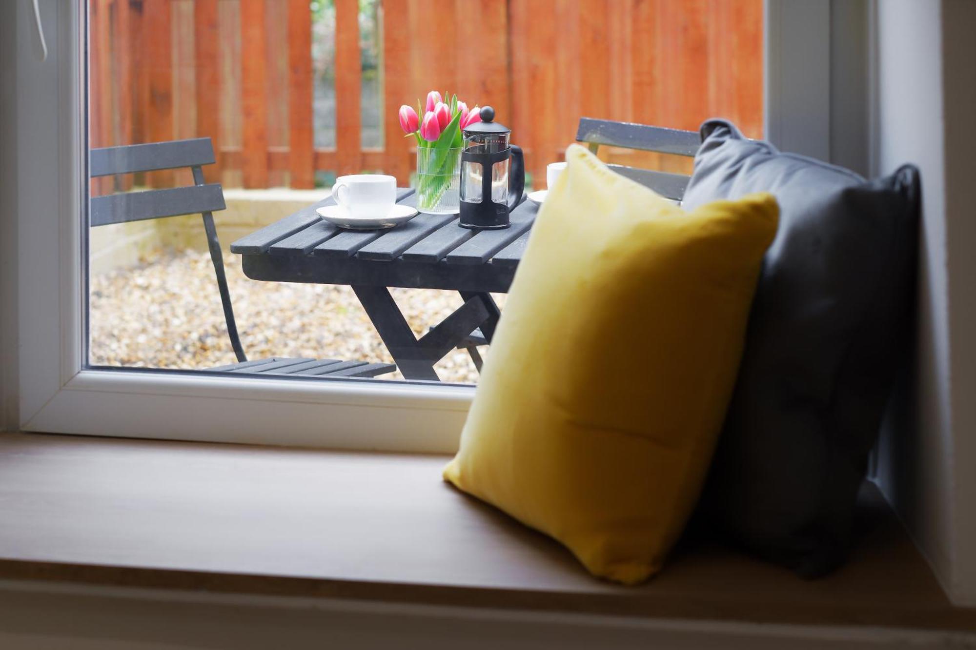 Stayright 3 Bed Home Near Hiking Trails & Parks Llwynypia Exteriör bild
