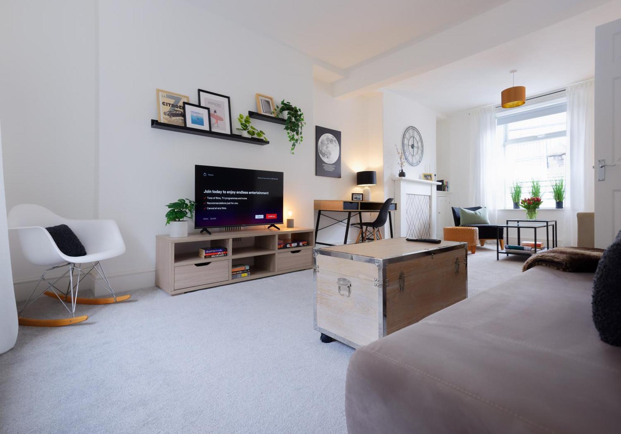Stayright 3 Bed Home Near Hiking Trails & Parks Llwynypia Exteriör bild