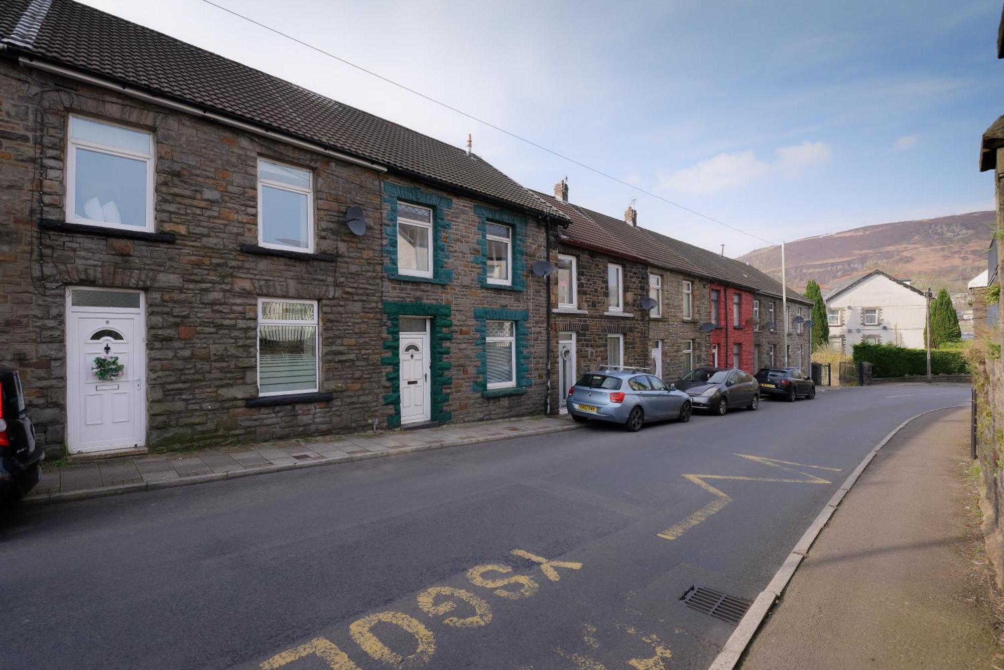 Stayright 3 Bed Home Near Hiking Trails & Parks Llwynypia Exteriör bild